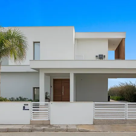 Serenity Waves 5 فيلة لارنكا