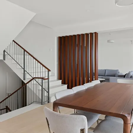 Serenity Waves 5 فيلة